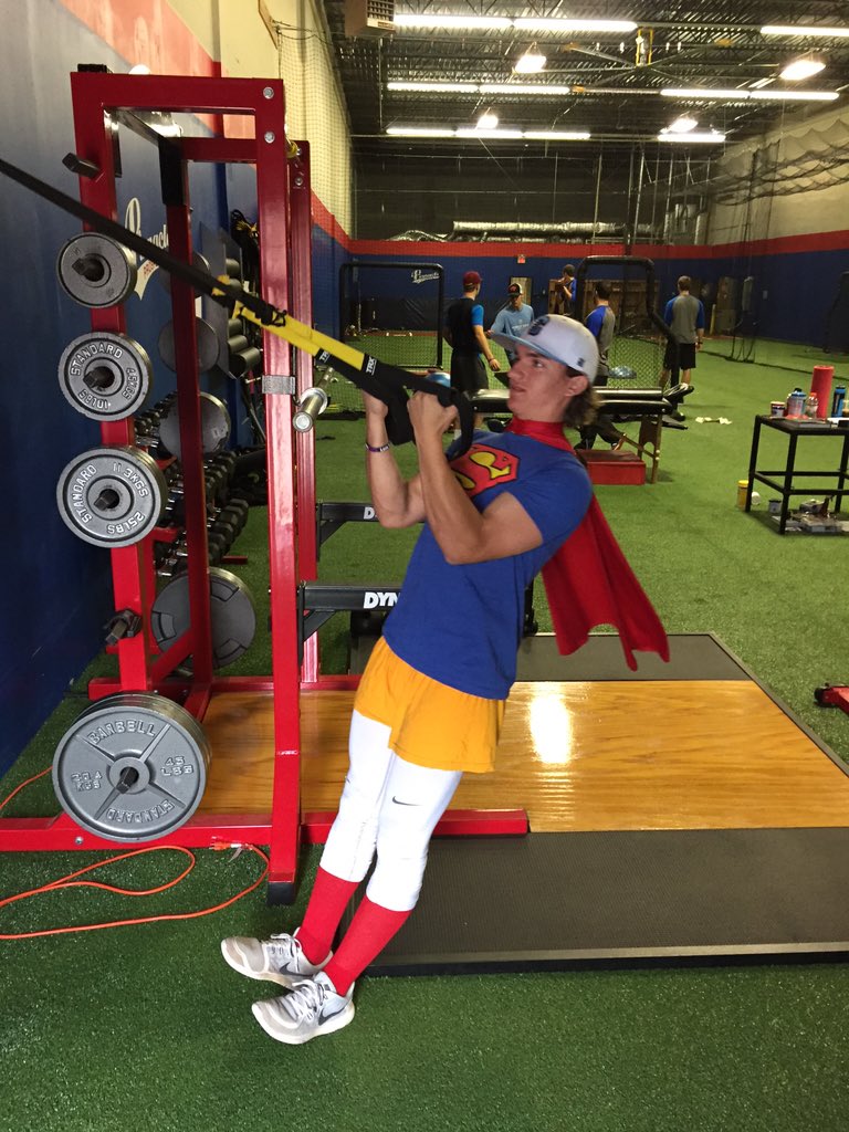 ThePinnacleATL's tweet photo. Halloween lift? I think so. #TRXSuperman #ThatCapeTho https://t.co/JN2TngxHZj