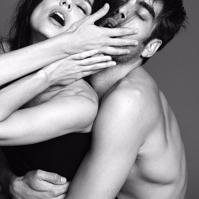 successmodels's tweet photo. #InbedwithJon : @jonkortajarena #takeover on #VogueHommes : "Everytime i hug this amazing woman, i feel safe." https://t.co/1gl9f4FcrN