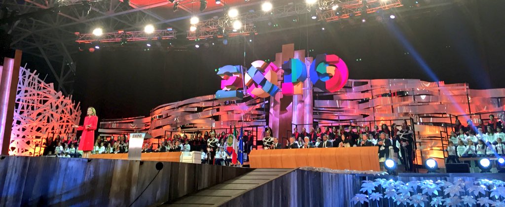 EXPO_2015UAE's tweet photo. #OrgoglioExpo #emiratiarabi #uaepavilion #Thanks _Milan https://t.co/loBWUAyLo1
