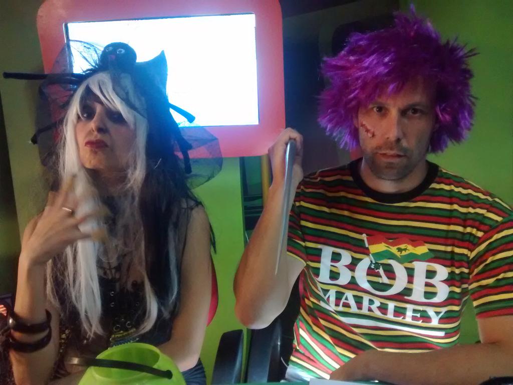 nsiadis's tweet photo. Hallowen en @MentesSalvajes con @MatiasBarzolaok y @lulyjaime https://t.co/ly4D8BxiP9