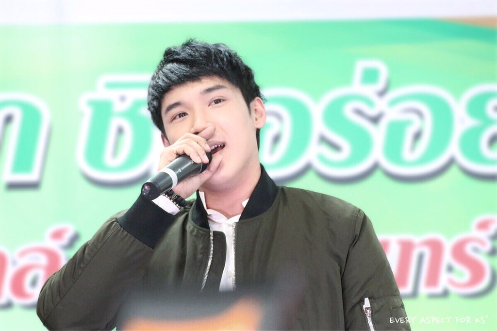 EveryAspect_KS's tweet photo. 20151031 #KS #Plusmall ดูกันยาวไป บ้านนี้ว่างทั้งคู่ 😁😁😁 https://t.co/liHVnHWmmF