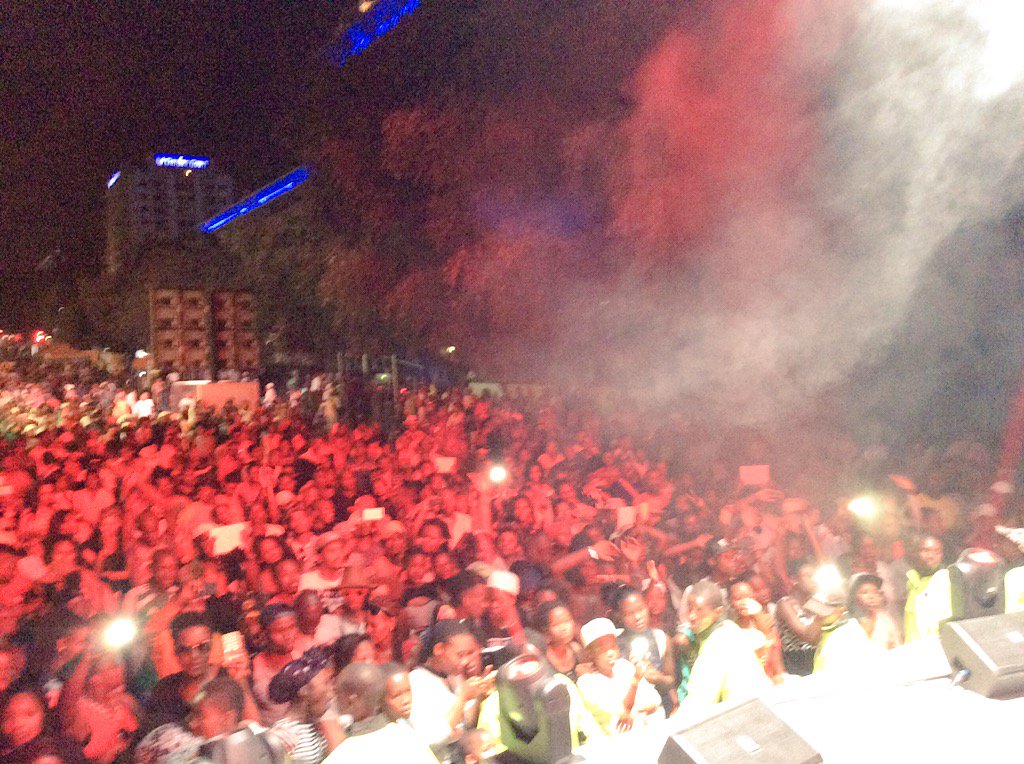 jhbecomobility's tweet photo. Crowd participating singing along to every song @MafikizoloSA Emphatic atmosphere#Joburgecomobility @CityofJoburgZA https://t.co/Eq7nTio6Ac