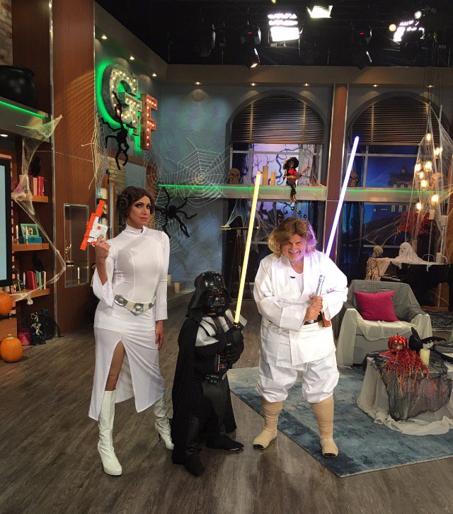 LiliEstefan's tweet photo. Celebramos #halloween2015 en @ElGordoyLaFlaca con  #StarWars y q les pareció #DarthVader #FatLuke y   #princesslili https://t.co/FQM1TFaNRe