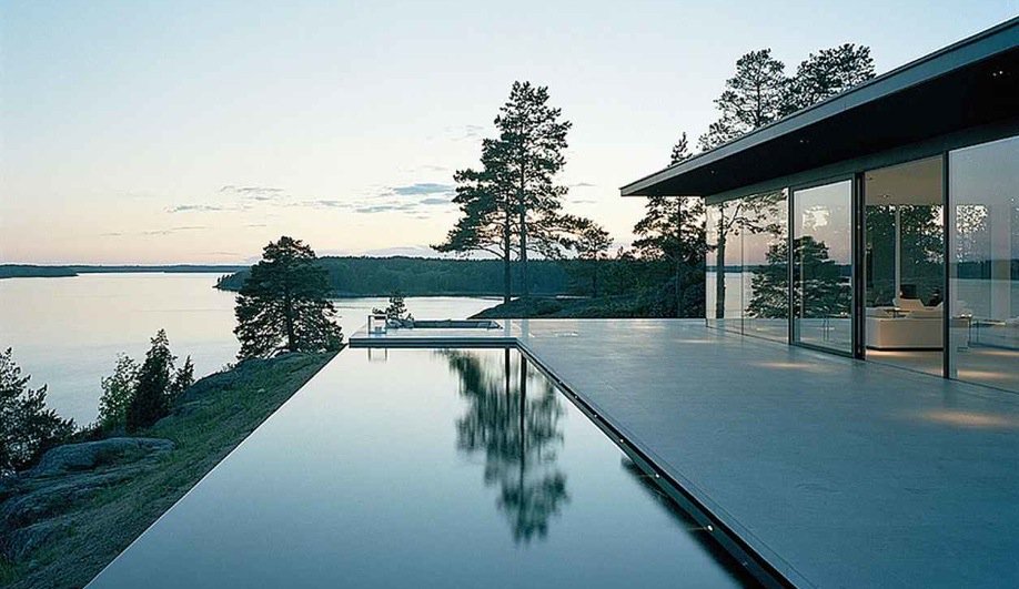 IDSToronto's tweet image. Modern scenes in scary movies in this past @AzureMagazine article bit.ly/1v4KKy9