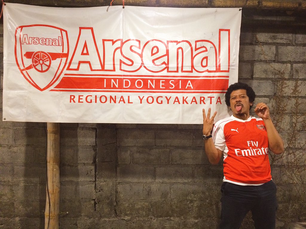 eddibrokoli's tweet photo. Kado manis buat @AIS_JOGJA #3PointsClear skali lg happy 8th anniversary! Thanks nonbarnya!seru!! #8thAISJOGJA https://t.co/j5mDa0H0Nz