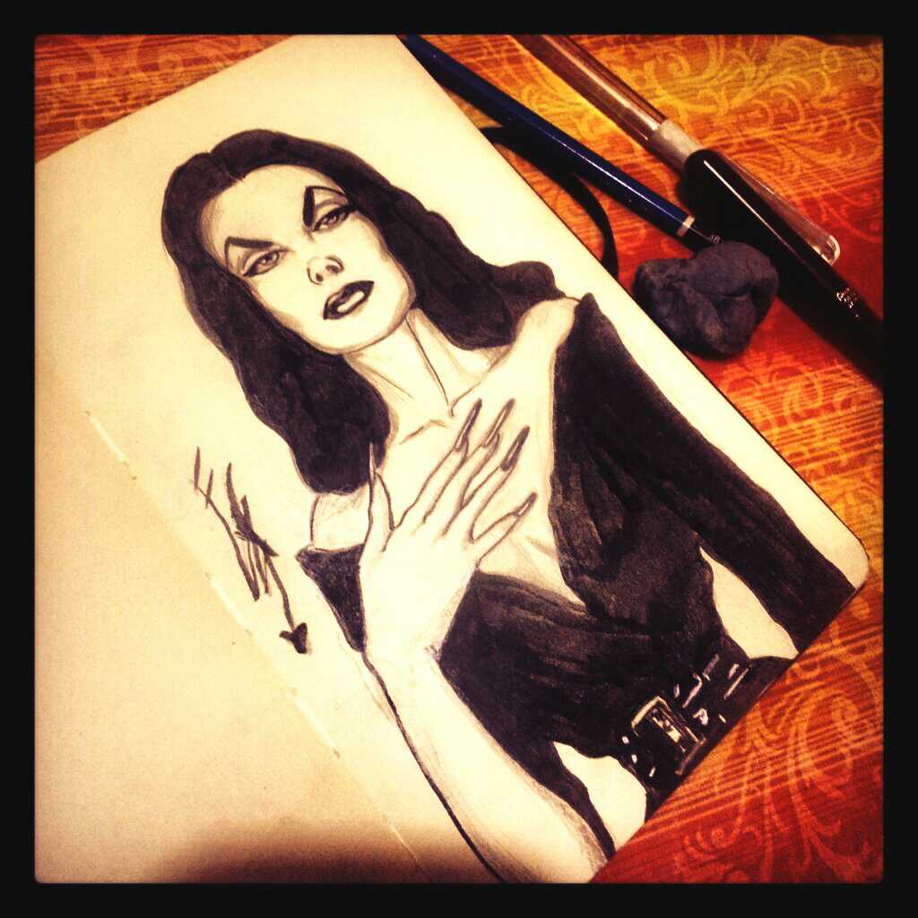 ListaEmilia's tweet photo. Happy Halloween! #Vampira #halloweendrawig #halloween #drawing #drawtwitter #pencil #pentel #penbrush https://t.co/EjzHE99NOJ