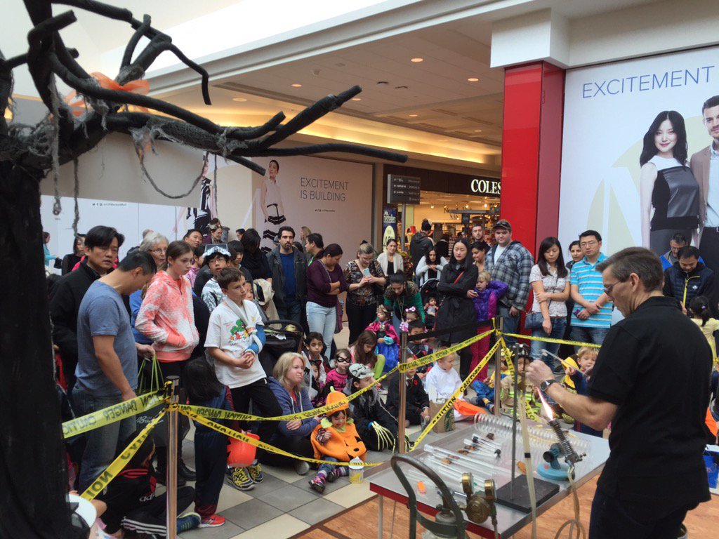 UC_Chem's tweet photo. The crowd is growing outside Ghoul's Glass! #UCalgaryspookyscience @UofC_Science @CFMarketMall https://t.co/CxWM2Oni46