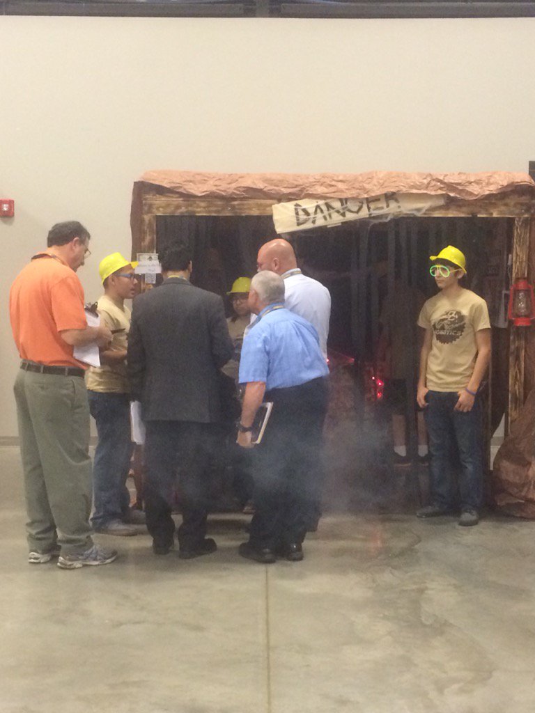 BravesBEST's tweet photo. RT @BuffRobotics Love your haunted cave! #paydirt2015 #KSBest15 https://t.co/3uOTKFmuO0