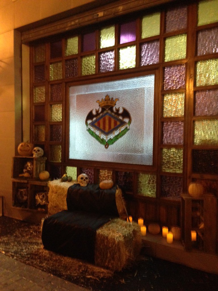 fallaconvento's tweet photo. Todo preparado en el Casal para que disfruten los más pequeños! #Halloween2015 #cvto https://t.co/04JZGhMzK2