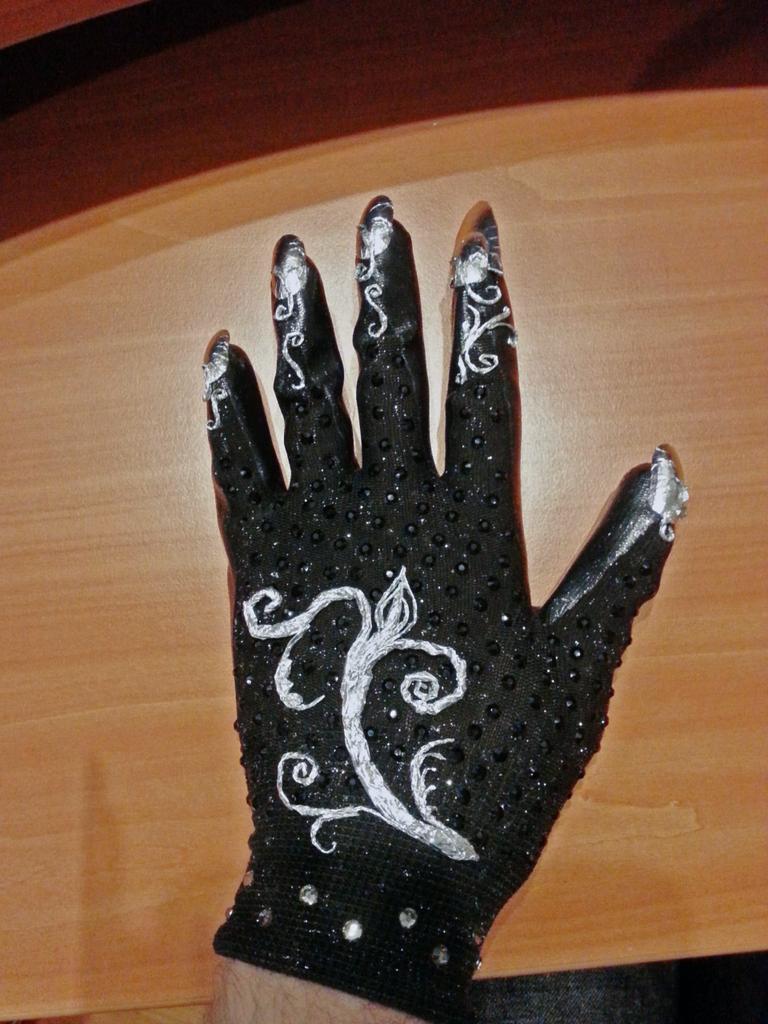 polas124's tweet photo. So happy with a result. took me three sleepless nights to make :D
#ahsHotel #Helloween #helloween2015 @AHSFX https://t.co/mWh1hH4OGX
