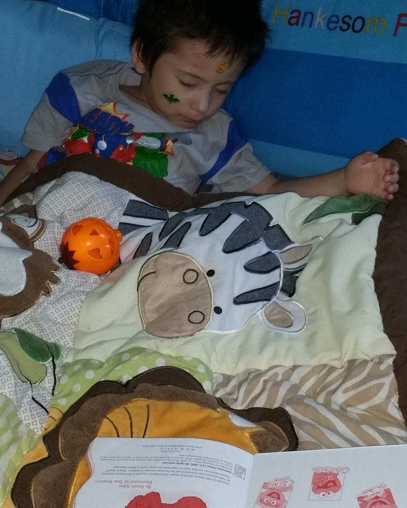 Myrtle_Marnie's tweet photo. Nap time for Mmy nephew https://t.co/6vPjstz79S