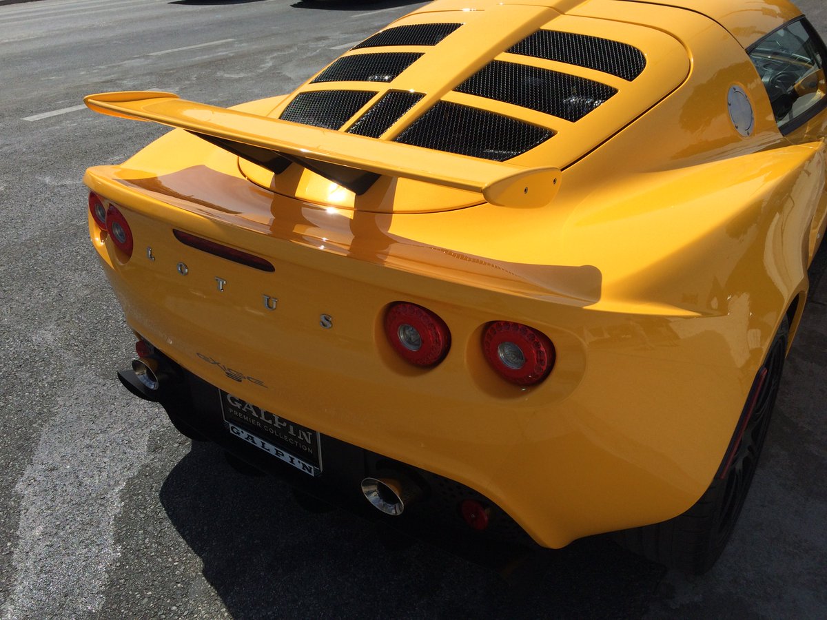 AliMaadelat's tweet photo. Can we discuss how gorgeous the color of my Lotus is? It's called "Solar Yellow." 😁 https://t.co/tDFis9I2Ad