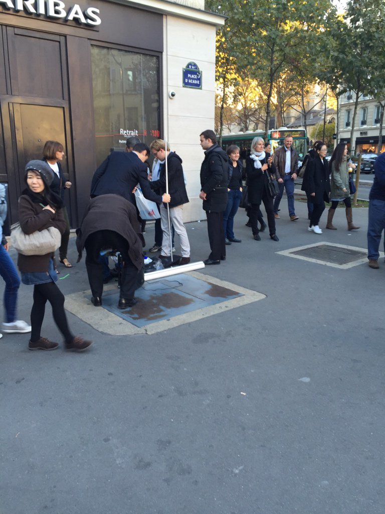pierrerosellini's tweet photo. Angle rue du Four et fbg St Germain la campagne de @vpecresse ne déclenche pas l’enthousiame. On replie tout ! https://t.co/k04tprmZwg