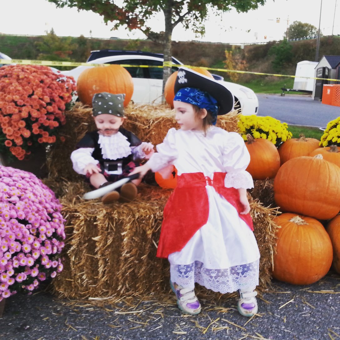 RachaelAnna's tweet photo. My Scallywag kids Ayee Maytees :-D https://t.co/dDZfQ3lI3G