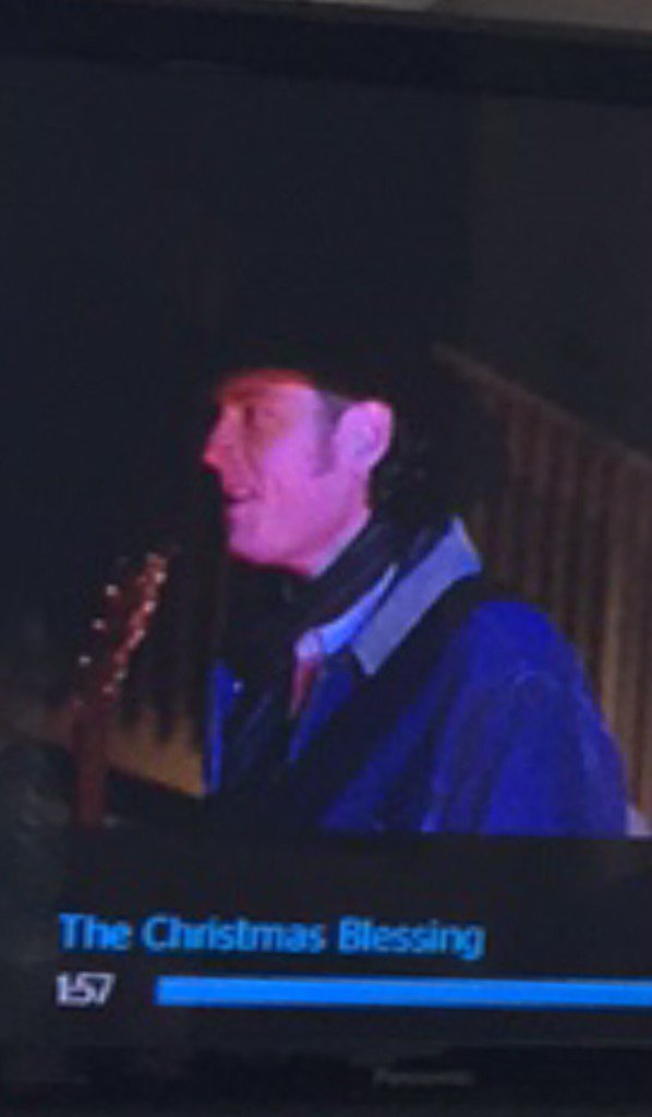 TabbyBack's tweet image. Sitting at home watching Christmas movies on Hallmark, and to my surprise, a young @blakeshelton appears on screen!😄