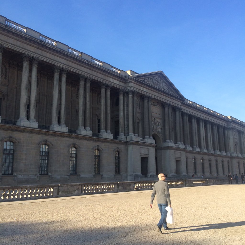 TimField1's tweet photo. Cut my head on the corner of The Louvre today #ParisFauxPas https://t.co/QTnN3XScJx