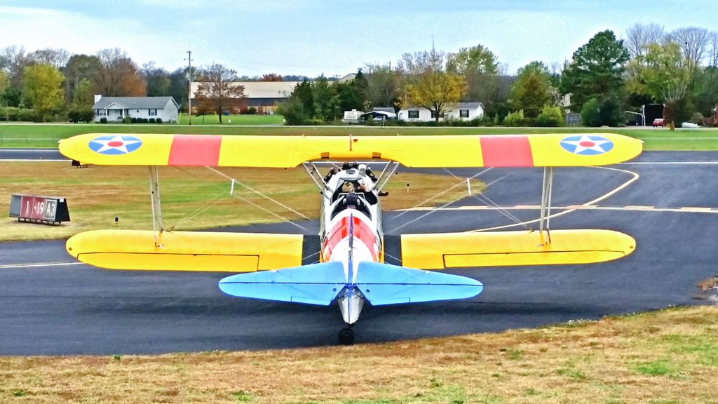 DanielLCowan's tweet photo. Colorful day of plane watching at @FlyLebanonTN - I just noticed my pic was being taken too! https://t.co/zZHj0JpXhK