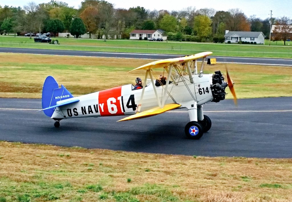 DanielLCowan's tweet photo. Colorful day of plane watching at @FlyLebanonTN - I just noticed my pic was being taken too! https://t.co/zZHj0JpXhK