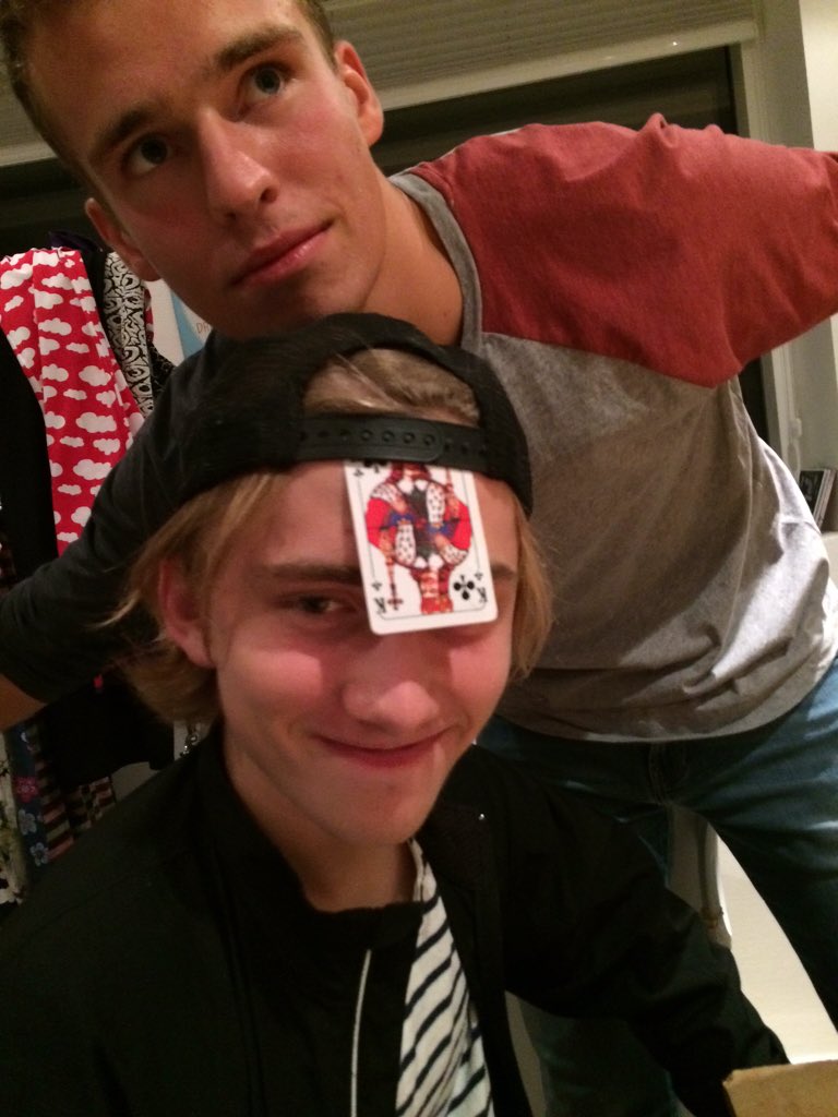 MikkelPetersen0's tweet photo. Gode gamle @OliverLunne https://t.co/tyMzJtk9eW
