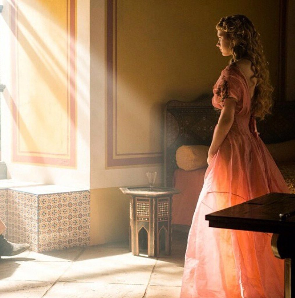 Good evening lovelies! 

Anyone up to rp?