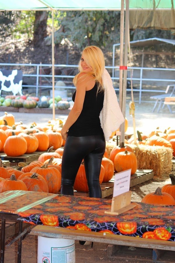 annecohenfan's tweet photo. Happy Halloween from #arcwrites #blogger #fashion https://t.co/1RBuW4d9Pm