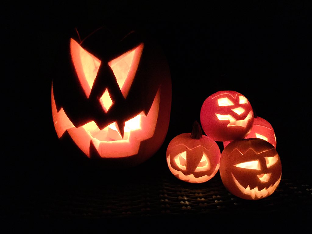 PiaBosca's tweet photo. #HappyHalloween #SparklingTime #SparklingFun #SparklingLife #sparkletini https://t.co/ULmnQUMAo0
