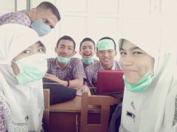 rap_ioo's tweet photo. Kangen sama yg makek masker biru:v @auficy @Ozoooy @salfa_mutia https://t.co/nFBNmEK4bk
