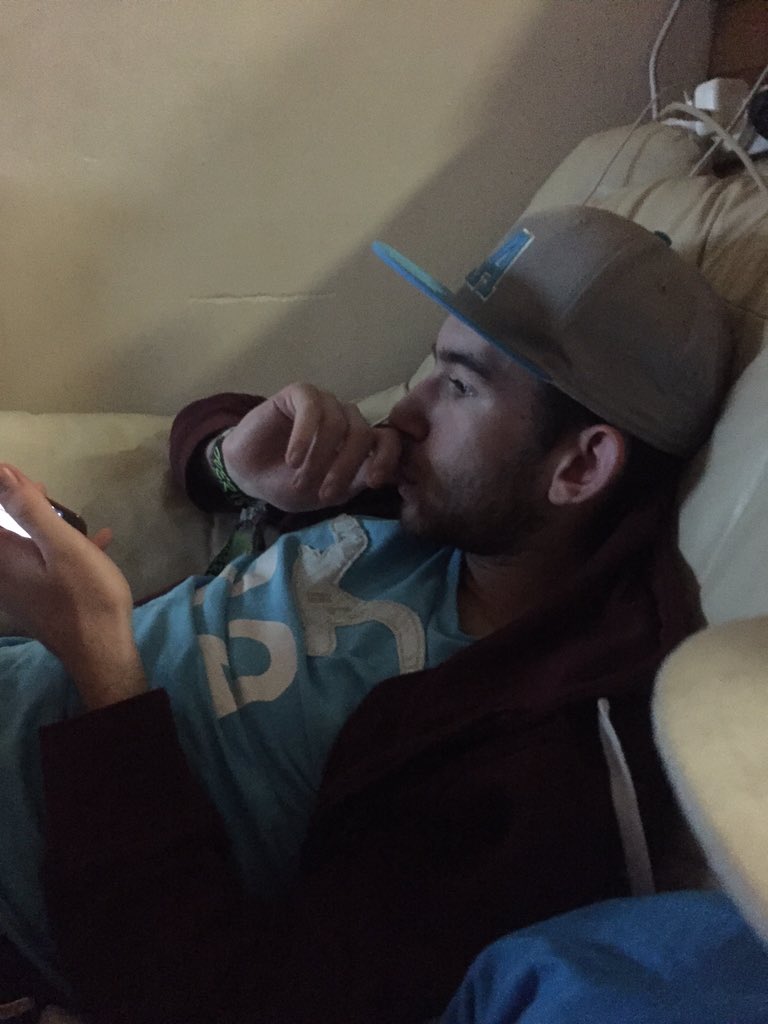 124adddddd's tweet photo. Thinking about my next fact #ellfacto #ellimfine #ellkissmyfinger https://t.co/l26xj1NzyH