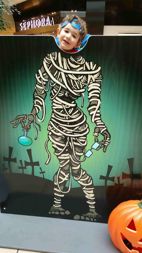sblenkhorne's tweet photo. #mmspookyscience #UCalgarySpookyScience https://t.co/roNVXck6up