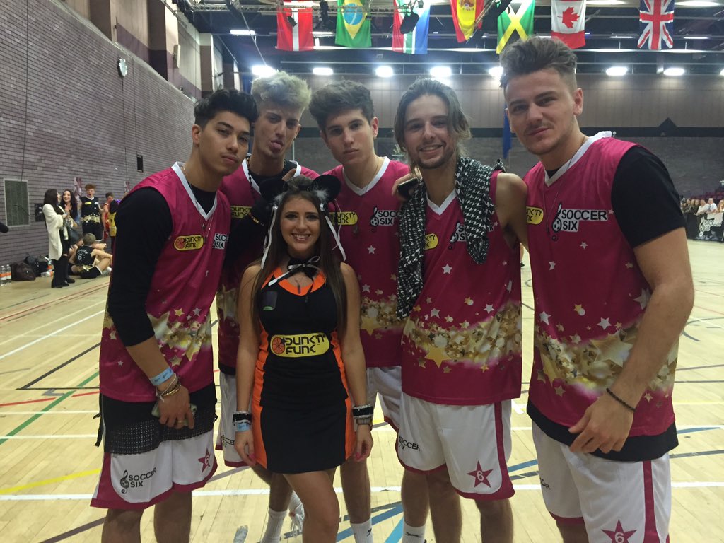 RobynlouRegan's tweet photo. A couple pictures from today! #dunknfunk https://t.co/90QAVMTyBy