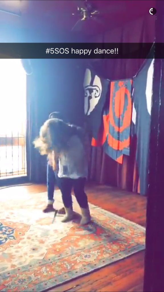 FuckboyUpdates's tweet photo. Doing the happy dance #TheNewBrokenScene #DerpCon2.0 https://t.co/Qx72OIy4vt