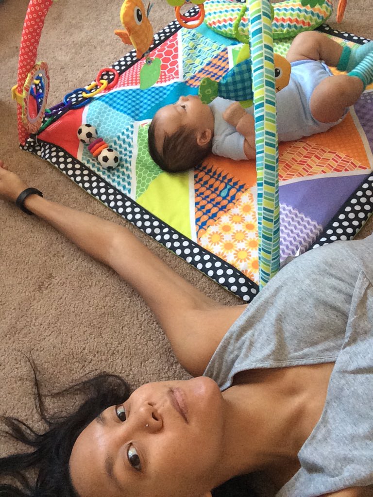 littlebeastling's tweet photo. She does tummy time, I plank. She does "gym" time on her back, I do PT exercises. I like my workout buddy. #crazyarm https://t.co/Av10DgVrm2