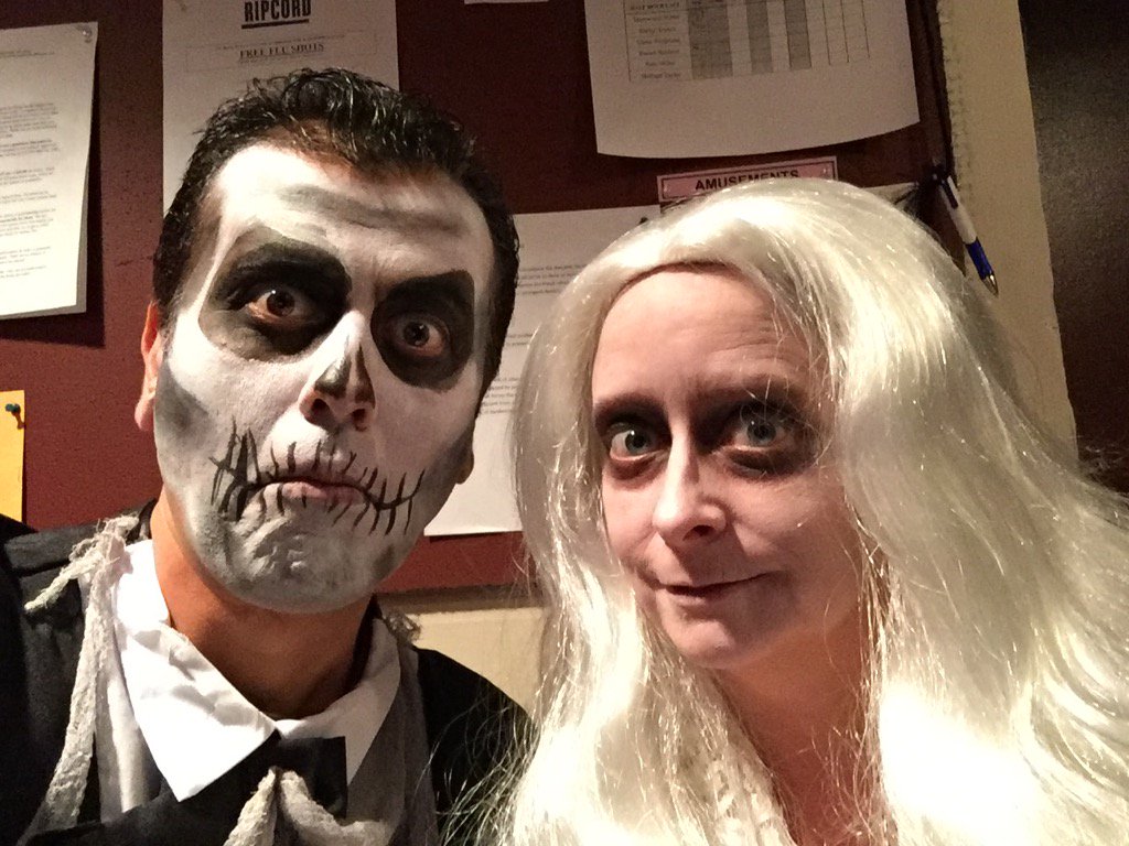 TheRealDratch's tweet photo. Happy Halloween from your friends @MTC_NYC #Ripcord https://t.co/iwwFXJhgTA