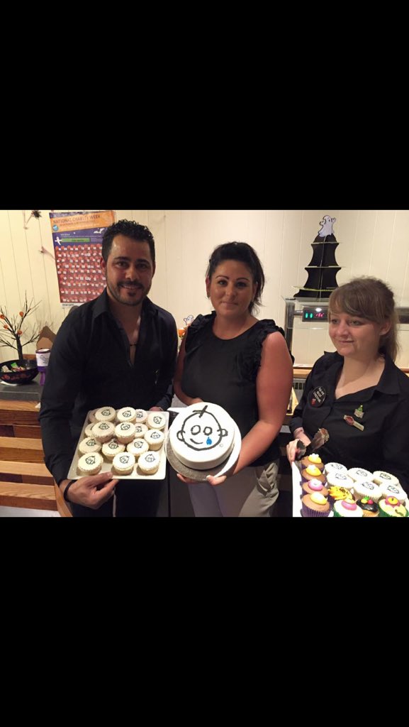kingwilliam_bf's tweet photo. Fund raising for Great Ormand Street ...amazing GOSH cake @Cheekymkm @GreatOrmondSt @ceebee72 https://t.co/XqNrHCFjd1