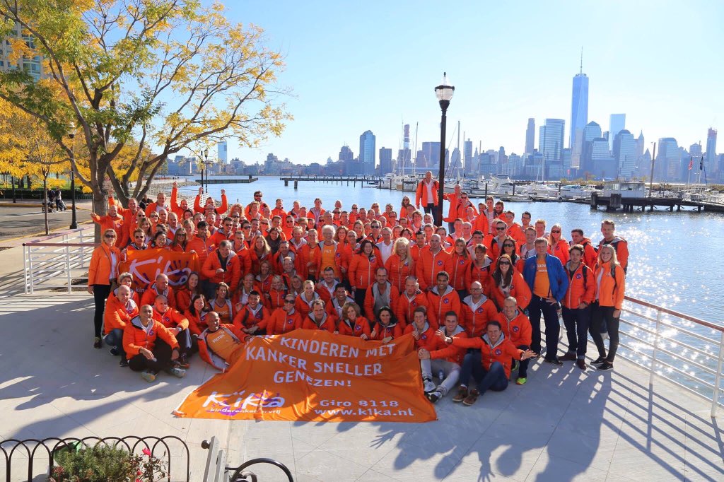 IngeTishauser's tweet photo. De skyline van NY kleurt oranje met 141 deelnemers die morgen aan de start staan van de NY Marathon voor KiKa! #kika https://t.co/FILmEvNgzG