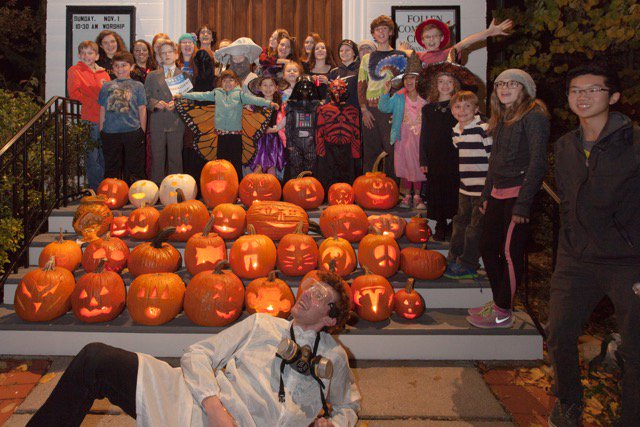 FollenChurch's tweet photo. Soup &amp; Pumpkins last night - fun time! https://t.co/7Mf7SOKqv0 https://t.co/TYNipKnEEE