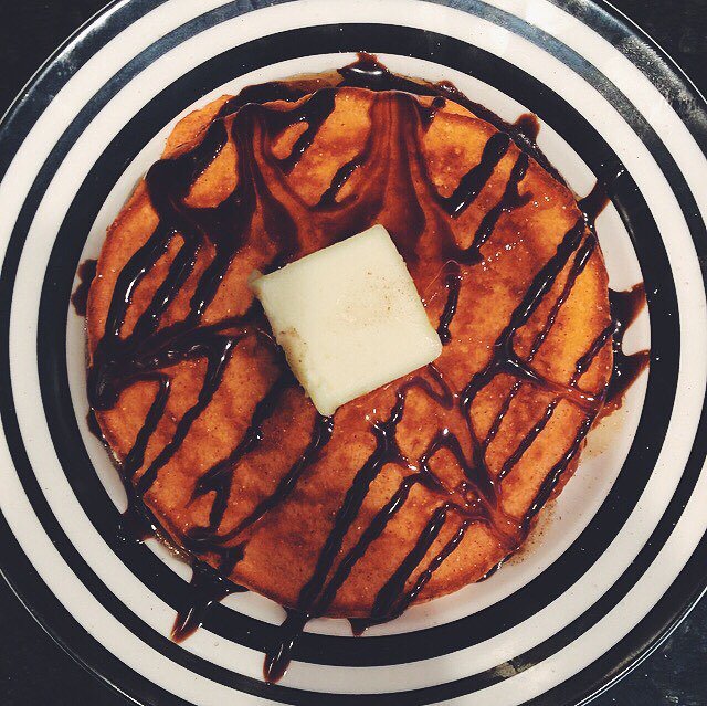 allthingspuja's tweet photo. Totally appropriate for today, right? 🎃👻🍁#pumpkinspicepancakes #chocolatedrizzle #pumpkine… https://t.co/DViIkJiczG https://t.co/hbkfOo2uV6