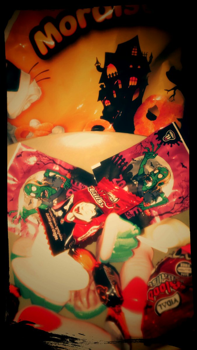LauraDevesa2's tweet photo. Halloween :) https://t.co/NAzHuxxWOA