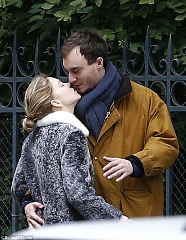 Léa Seydoux Bond girl Léa Seydoux and boyfriend Andre Meyer can't stop