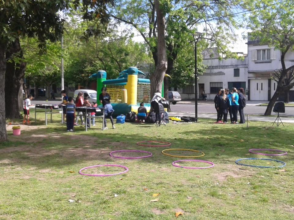 Recrequilmes's tweet photo. Ya estamos en la plaza venite te esperamos https://t.co/wr8H7YLFNU