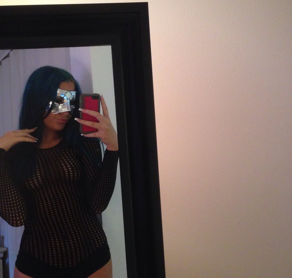 thatgirl_ninaa's tweet photo. Don't ask me what I am for Halloween. I'm just a hoe with a mask. https://t.co/dgPtGDOjL7