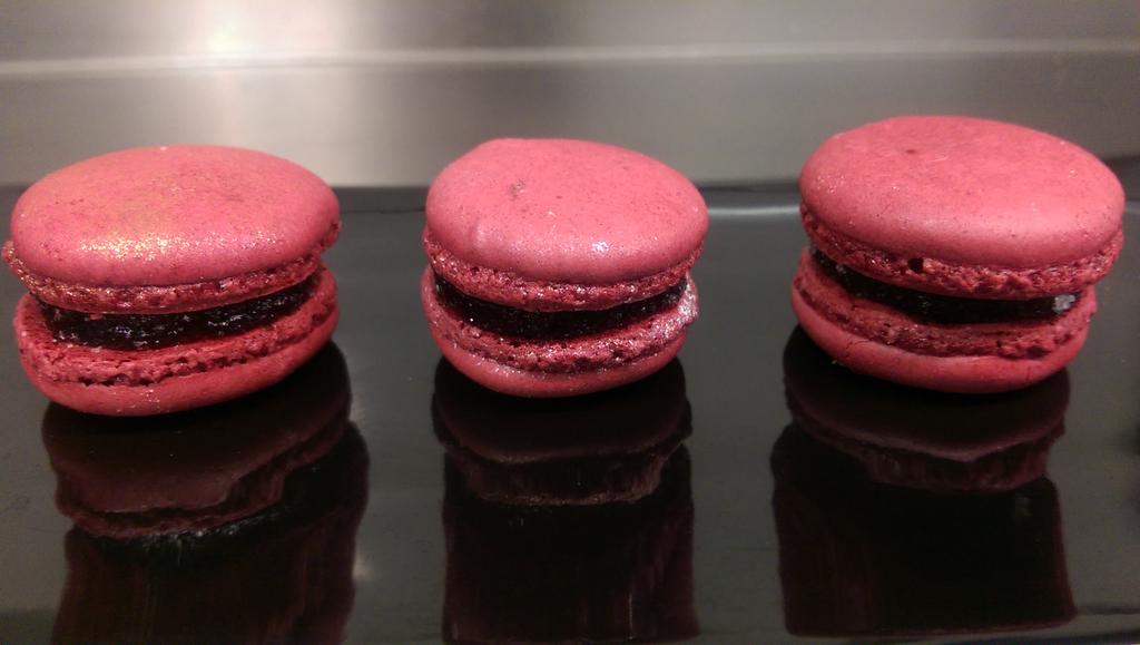 Macarons chocolat cassis