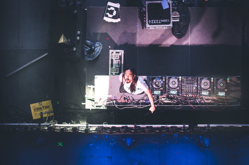 parallelimaging's tweet photo. What a show @steveaoki ! 🙌🏼 #COS2015 https://t.co/lAsnIMHz9P