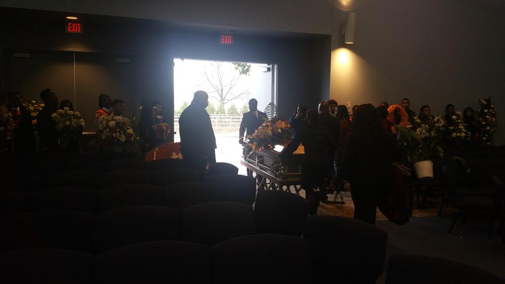 BoganBengal79's tweet photo. #2dre2016. Our final goodbyes. We love you, and we will always remember you as a Bengal. #RetiredNo.2 https://t.co/fpPUoLf6j2