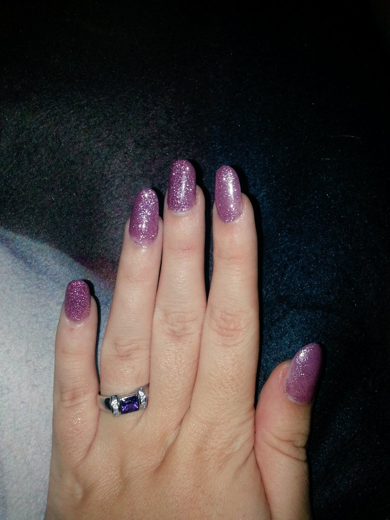 BeatrixRose's tweet photo. Uñas frías (violeta) uñas calientes (salmón) y el combinado de colores a juego con #castafierce #monsterhigh #nails https://t.co/i4YAumBuiq