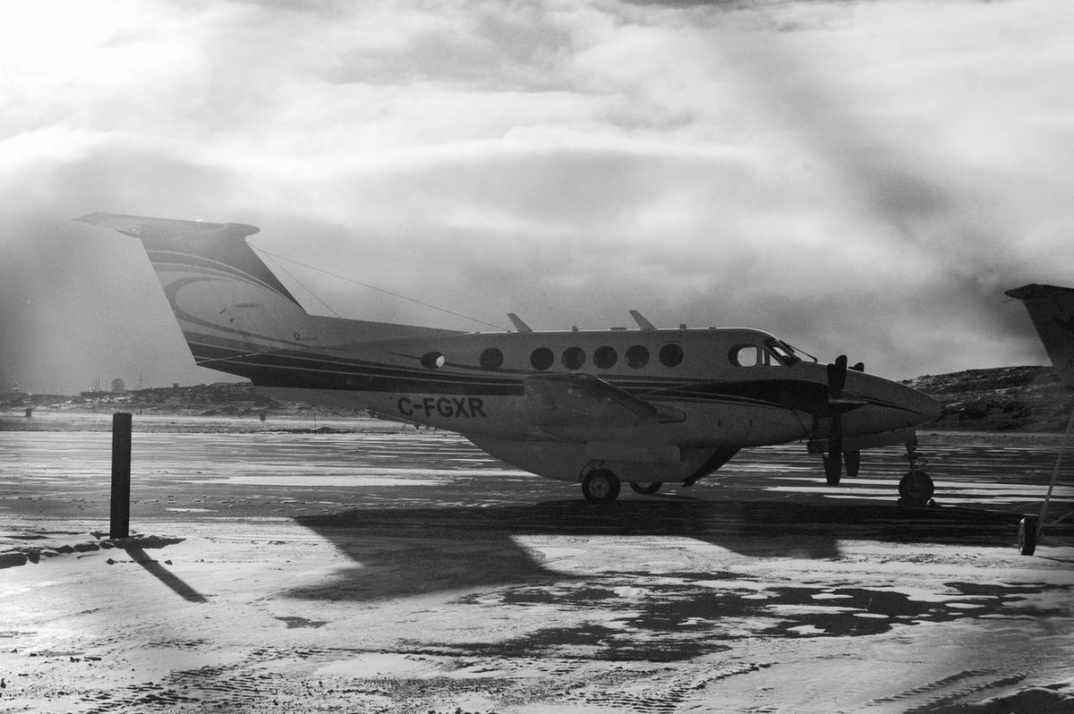 FrankReardon1's tweet photo. #YFBSpotters @IqaluitAirport #CFGXR #Beechcraft #SuperKingAir200 #AirNunavut https://t.co/8d2jYga3oS