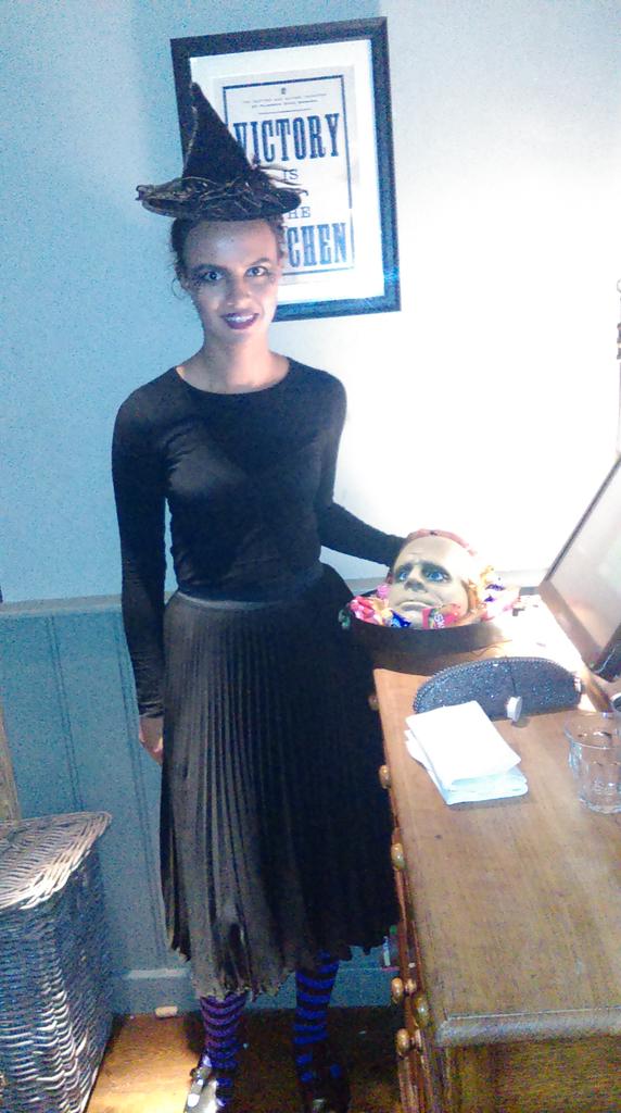 DjamelAkrour's tweet photo. Bewitched #highwaymanberko #HappyHalloween #halloween2015 https://t.co/L2HtLaecLt