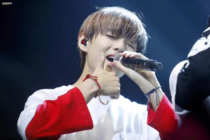 vtaev95's tweet photo. Goodnight ARMYs❤❤ https://t.co/UPTmueLHlT