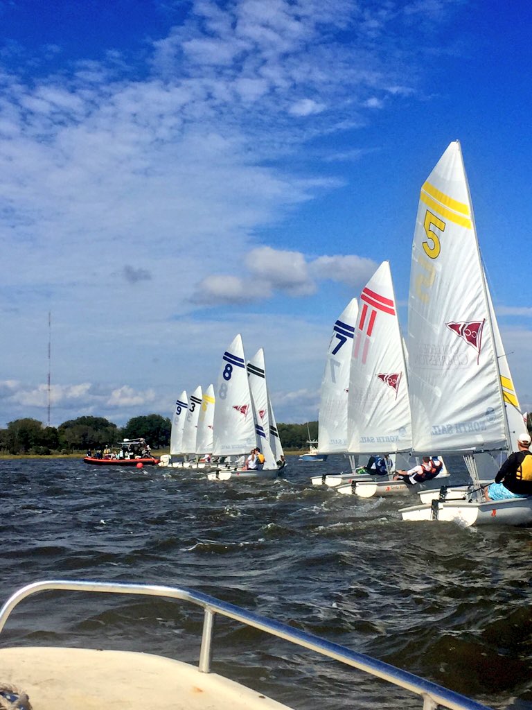 CofCSailing's tweet image. Race 7A start...