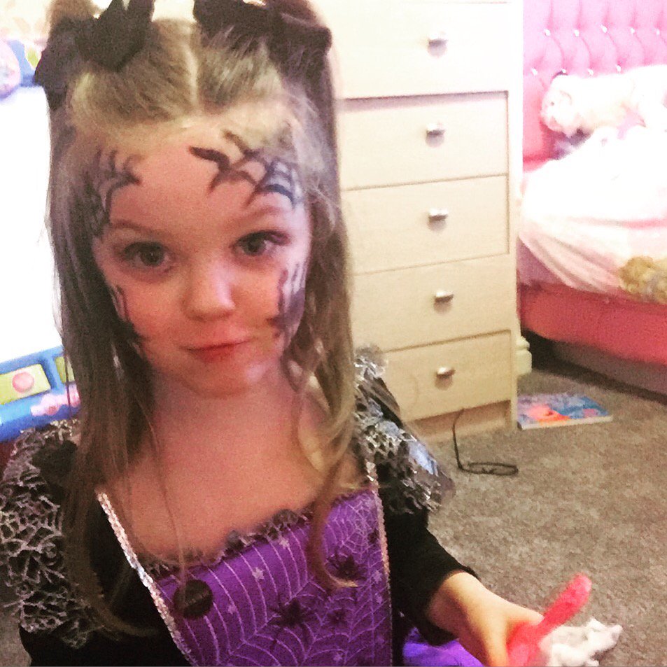 ChelseaPiercy's tweet photo. The most beautiful little witch ever 😍 https://t.co/Kc0kHGf3US